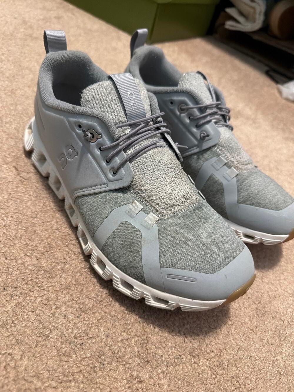 On cloud 5 terry sneakers size 8